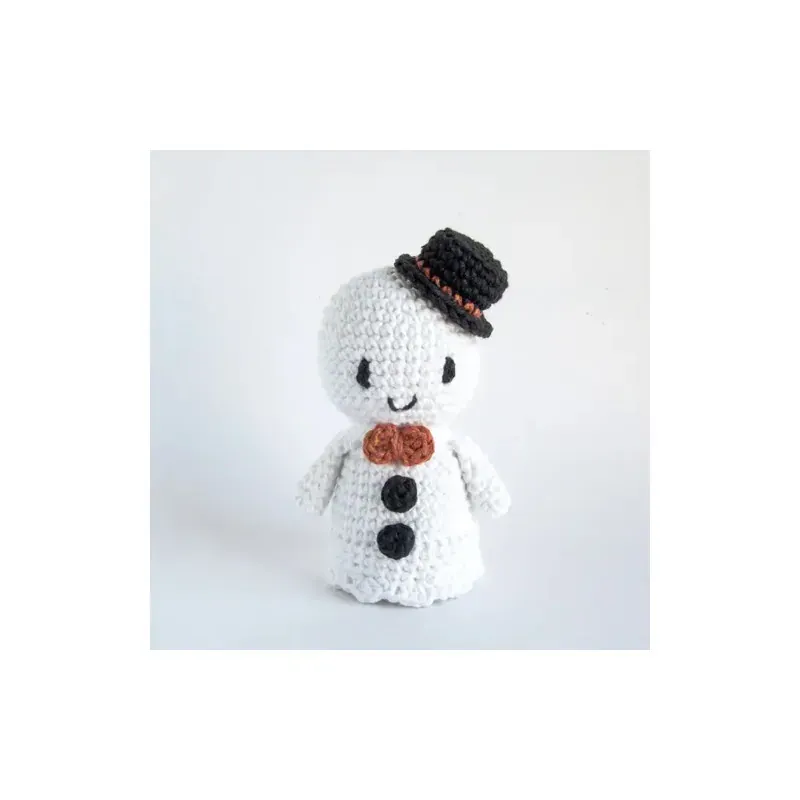 Kit amigurumi Boo le fantôme au crochet Hoooked : vue 1