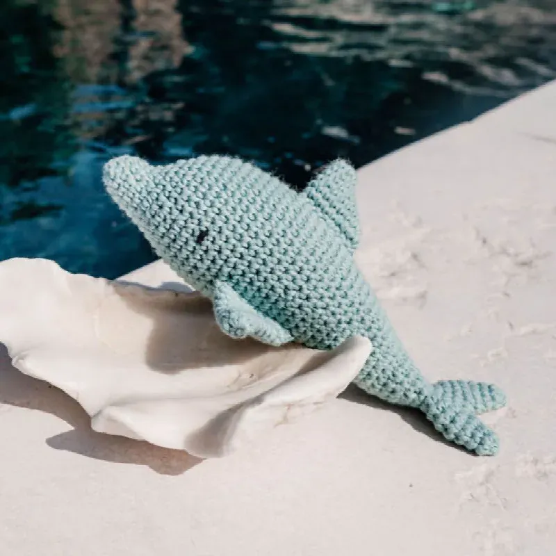 Kit amigurumi dauphin Sado au crochet débutant : vue 1