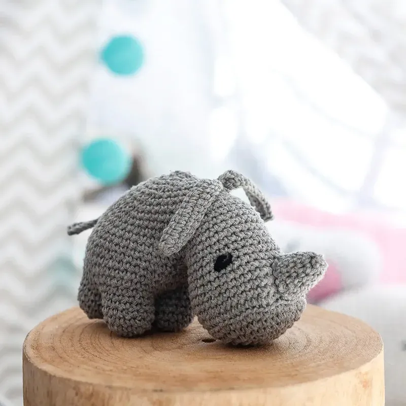 Kit amigurumi Dex le rhinocéros gris au crochet : vue 1