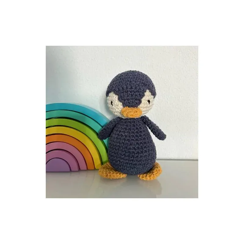 Kit amigurumi pingouin Frosty au crochet, Hoooked : vue 1